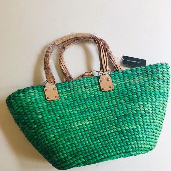 Banana Republic Handbags - ⭐️SALE⭐️ Banana Republic Basket Weave Purse